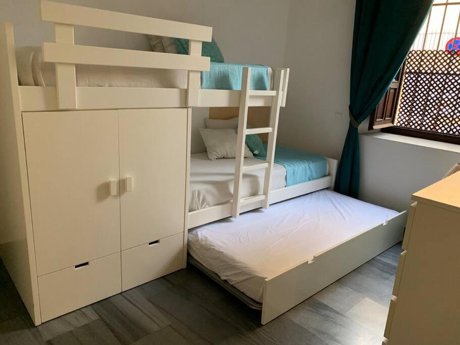 Beautiful Silent Apartment Private Parking Siviglia Esterno foto