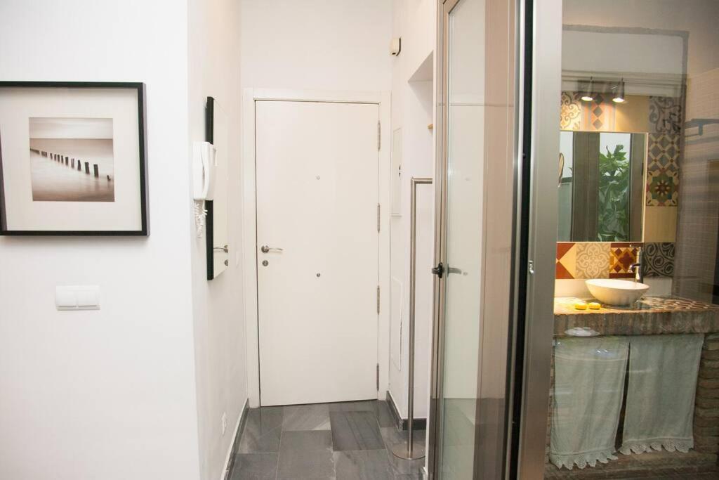 Beautiful Silent Apartment Private Parking Siviglia Esterno foto