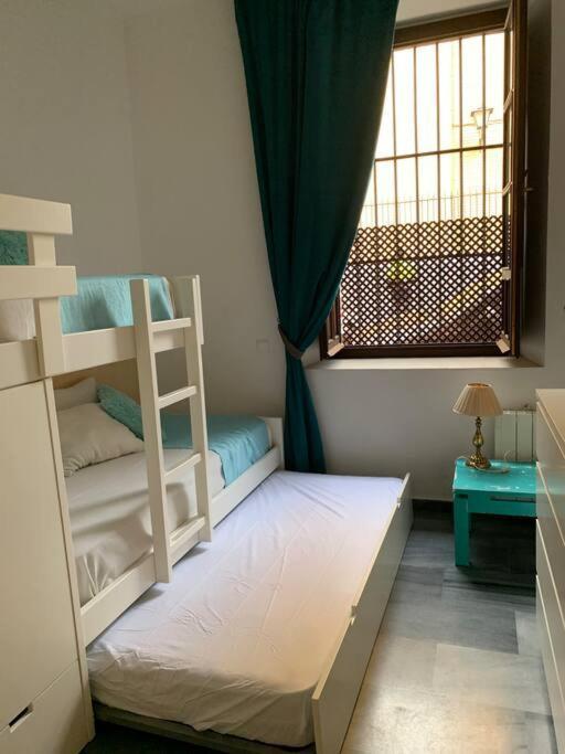 Beautiful Silent Apartment Private Parking Siviglia Esterno foto