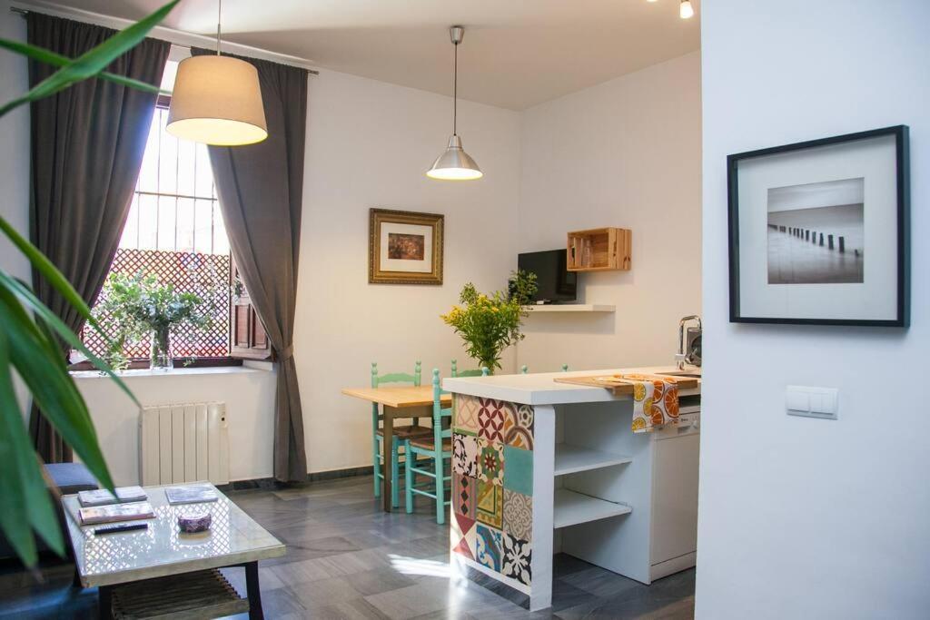 Beautiful Silent Apartment Private Parking Siviglia Esterno foto